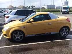 Geel Gebruikt 2004 Opel Tigra Enjoy Cabriolet | € 1.299 (Duur)