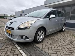 Grijs Gebruikt 2011 Peugeot 5008 MPV | € 2.750 (Super prijs)
