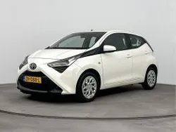 Wit Gebruikt 2019 Toyota Aygo X-play Hatchback | € 8.995 (Eerlijke prijs)
