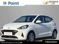 Atlas white (licht wit) Gebruikt 2024 Hyundai i10 Comfort Hatchback | € 19.990 (Eerlijke prijs)