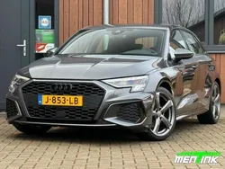 Grijs Gebruikt 2020 Audi A3 S-Line Hatchback | € 29.950 (Iets duurder)