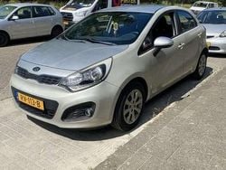 Grijs Gebruikt 2011 Kia Rio Sedan | € 3.750 (Eerlijke prijs)