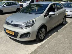 Grijs Gebruikt 2011 Kia Rio Sedan | € 3.750 (Eerlijke prijs)