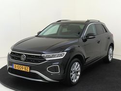Zwart Gebruikt 2023 VW T-Roc Pro SUV | € 28.450 (Goede deal)