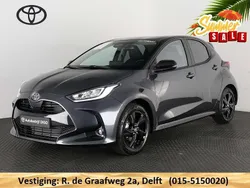 Grijs, metallic lak Gebruikt 2025 Toyota Yaris Hybrid Luxury Hatchback | € 27.350 (Iets duurder)