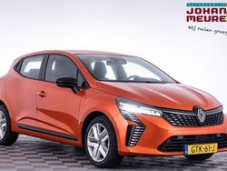 Oranje Gebruikt 2024 Renault Clio V Evolution Hatchback | € 19.490 (Eerlijke prijs)