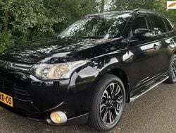 Zwart Gebruikt 2014 Mitsubishi Outlander Intense SUV | € 12.950 (Eerlijke prijs)