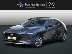 Machine gray Gebruikt 2023 Mazda 3 Comfort Hatchback | € 25.925 (Eerlijke prijs)