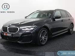 Zwart Gebruikt 2024 BMW 530e M Sport Stationwagen | € 51.950 (Eerlijke prijs)