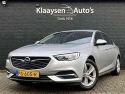 Grijs Gebruikt 2017 Opel Insignia Edition Hatchback | € 16.450 (Eerlijke prijs)