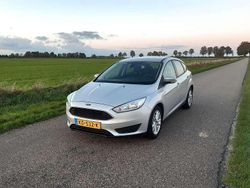 Grijs (metallic) Gebruikt 2016 Ford Focus Trend Hatchback | € 10.400 (Goede deal)