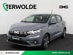 Grijs, metallic lak Nieuw 2025 Dacia Sandero Expression Hatchback | € 21.600 (Eerlijke prijs)