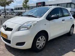 Wit Gebruikt 2010 Toyota Yaris Hatchback | € 2.649 (Eerlijke prijs)