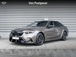 Bmw individual special request lakkleur (490) Nieuw 2025 BMW M5 Sedan | € 174.876 (Duur)