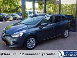 Grijs, metallic lak Gebruikt 2017 Renault Clio GrandTour Intens Stationwagen | € 9.940 (Eerlijke prijs)