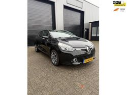 Zwart (metallic) Gebruikt 2015 Renault Clio IV Night&Day Hatchback | € 8.850 (Eerlijke prijs)