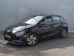 Zwart metallic Gebruikt 2024 Hyundai i20 Comfort Hatchback | € 20.940 (Eerlijke prijs)