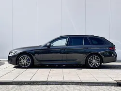 Grijs Gebruikt 2022 BMW 530e Executive Stationwagen | € 43.900 (Eerlijke prijs)