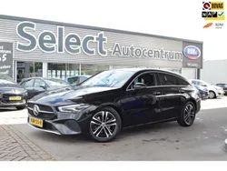 Zwart Gebruikt 2023 Mercedes CLA180 Business Sedan | € 31.440 (Eerlijke prijs)