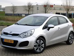 Grijs Gebruikt 2013 Kia Rio Comfort Hatchback | € 7.499 (Eerlijke prijs)