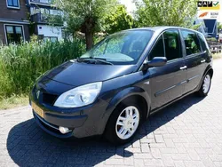Grijs Gebruikt 2008 Renault Scénic II Komfort MPV | € 2.345 (Eerlijke prijs)