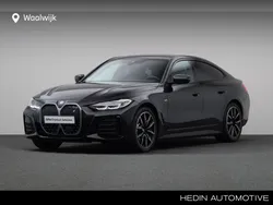 Saphirschwarz metallic (donker zwart metallic) Gebruikt 2023 BMW i4 Shadowline Sedan | € 47.880 (Super prijs)