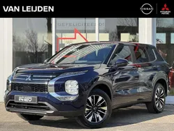 Cosmic blue (blauw metallic) Nieuw 2025 Mitsubishi Outlander P-HEV Intense SUV | € 53.075 (Eerlijke prijs)