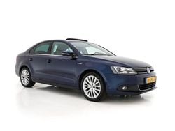 Blauw (metallic) Gebruikt 2013 VW Jetta Hybrid Highline Sedan | € 8.445 (Iets duurder)