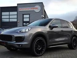 Grijs, metallic lak Gebruikt 2015 Porsche Cayenne Sport SUV | € 33.995 (Eerlijke prijs)