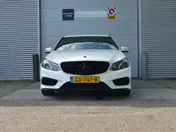 Wit, metallic lak Gebruikt 2015 Mercedes E300 AMG Sedan | € 14.999 (Eerlijke prijs)