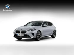 Blauw, metallic lak Nieuw 2025 BMW 120 Comfort Edition Hatchback | € 50.735 (Goede deal)
