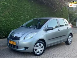 Grijs Gebruikt 2006 Toyota Yaris Hatchback | € 3.000 (Eerlijke prijs)