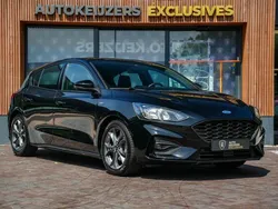 Zwart Gebruikt 2019 Ford Focus ST-Line Hatchback | € 17.900 (Eerlijke prijs)