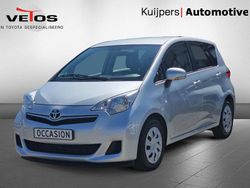 Zilver Gebruikt 2011 Toyota Verso-S Life MPV | € 7.295 (Eerlijke prijs)