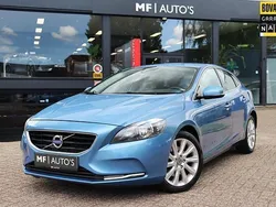 Blauw Gebruikt 2014 Volvo V40 Momentum Stationwagen | € 13.450 (Eerlijke prijs)