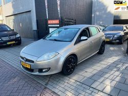 Grijs, metallic lak Gebruikt 2009 Fiat Bravo Emotion Hatchback | € 3.499 (Eerlijke prijs)