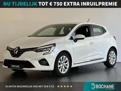 Wit, metallic lak Gebruikt 2022 Renault Clio V Intens Hatchback | € 15.300 (Goede deal)