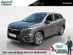 Titan dark gray pearl metallic (grijs metallic) Gebruikt 2024 Suzuki SX4 S-Cross Style SUV | € 31.440 (Eerlijke prijs)