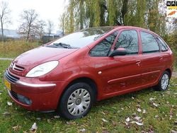 Rood Gebruikt 2006 Citroën Xsara Picasso Attraction MPV | € 999 (Goede deal)