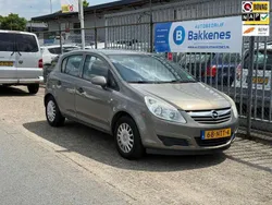 Bruin, metallic lak Gebruikt 2010 Opel Corsa Selection Hatchback | € 1.245 (Eerlijke prijs)