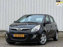 Zwart (metallic) Gebruikt 2012 Hyundai i20 Hatchback | € 4.949 (Eerlijke prijs)