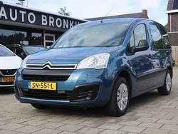 Blauw, metallic lak Gebruikt 2018 Citroën Berlingo PureTech MPV | € 11.950 (Eerlijke prijs)