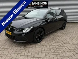 Zwart Gebruikt 2022 VW Golf VIII Life Stationwagen | € 19.945 (Eerlijke prijs)