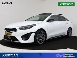 Deluxe white (licht wit metallic) Gebruikt 2024 Kia ProCeed 2 Hatchback | € 39.945 (Iets duurder)