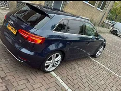 Blauw Gebruikt 2017 Audi A3 Sport Hatchback | € 12.000 (Eerlijke prijs)