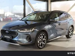 Blauw, metallic lak Gebruikt 2022 Ford Focus Active Stationwagen | € 39.995