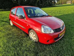Rood Gebruikt 2010 Renault Clio II Campus Hatchback | € 1.500 (Goede deal)