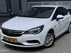 Wit Gebruikt 2017 Opel Astra Edition Hatchback | € 6.250 (Iets duurder)