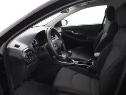 Zwart, metallic lak Gebruikt 2022 Hyundai i30 Comfort Hatchback | € 21.650 (Iets duurder)