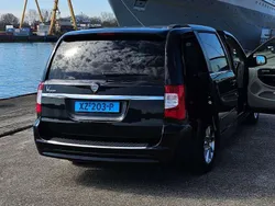 Zwart Gebruikt 2012 Lancia Voyager Silver MPV | € 6.500